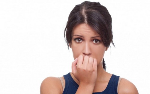 Женщина задумалась