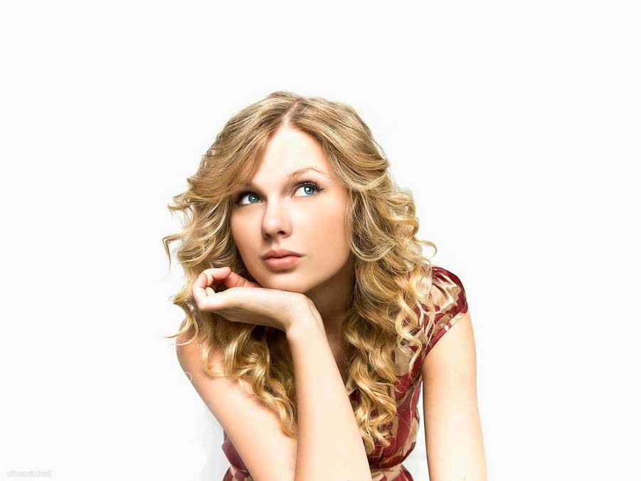 Девушка задумалась