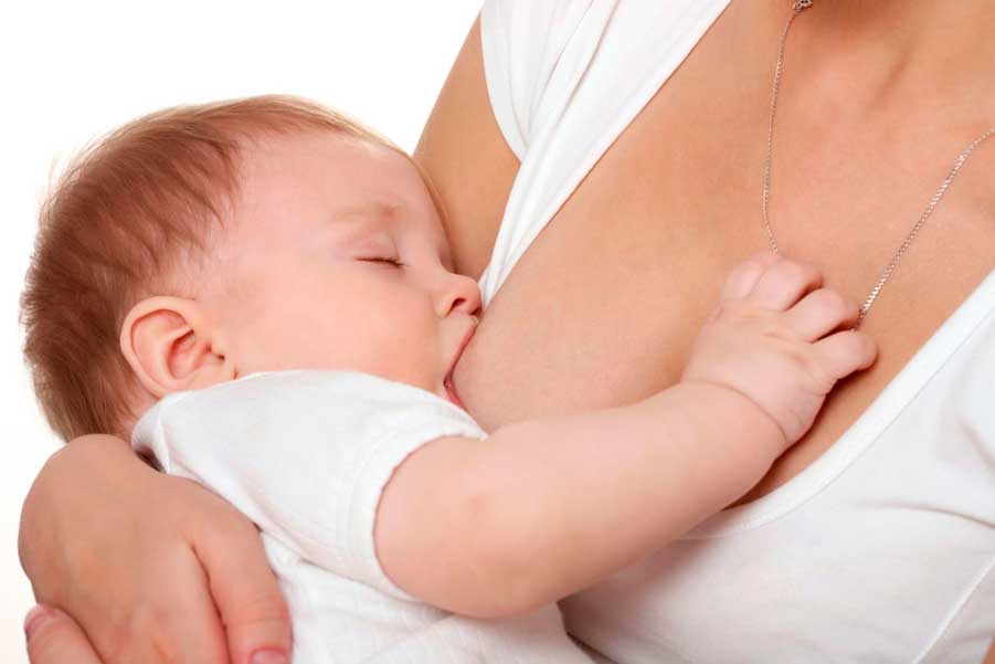 кормление грудью малыша